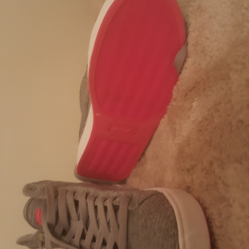 Shoes - Picture 2 of 4